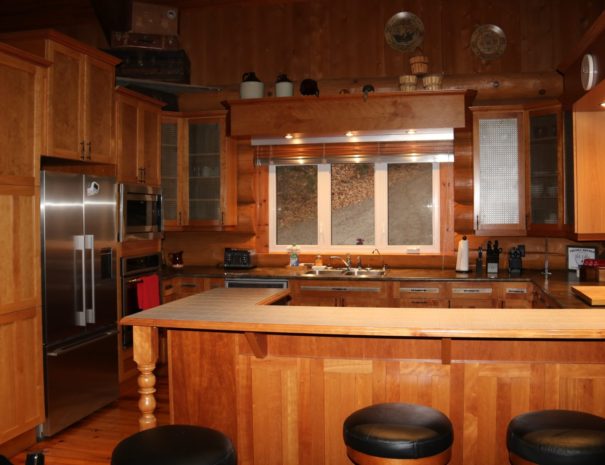 large kitchen in log quebec cottage rental