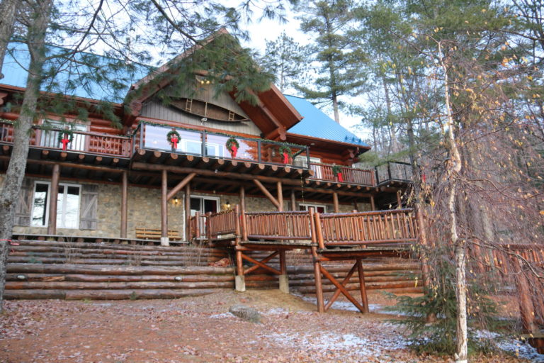 log cottage decorated for Christmas chalets in Quebec