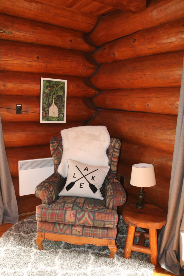 reading area bedroom cottage rentals quebec