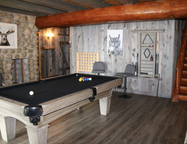 pool table log cottage near ottawa