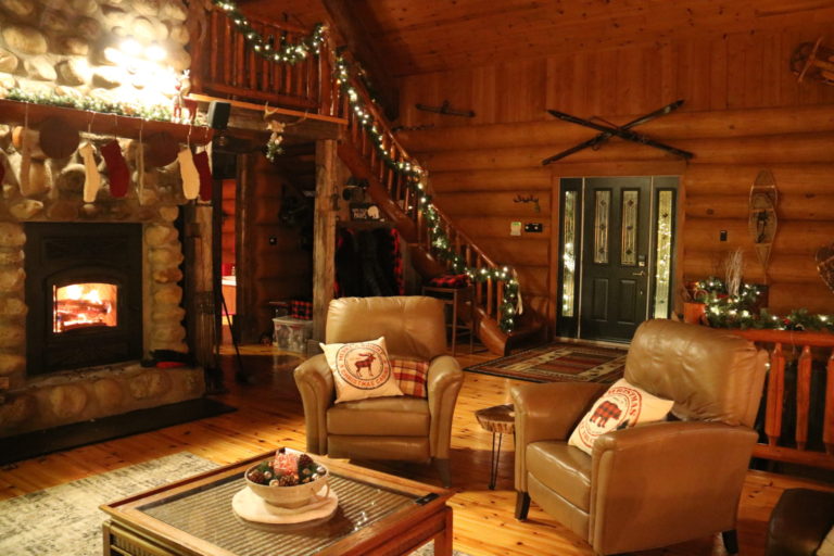 fireplace with pine garland at Quebec cottage rental