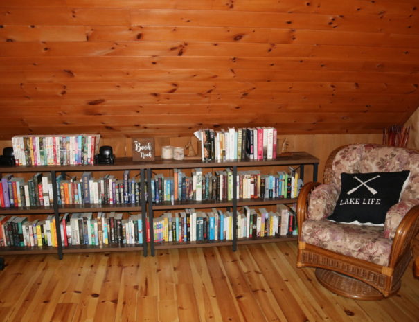 reading area loft in cottage rentals near ottawa