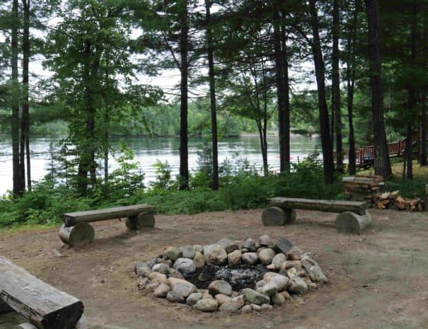 waterfront fire pit cottage rental quebec