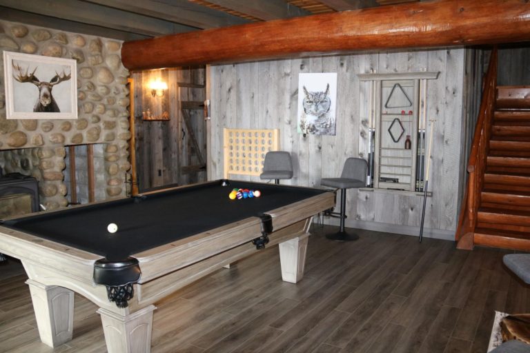 pool table games room cottage rental near ottawa